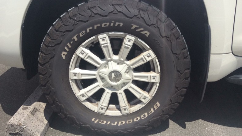 タイヤホイール前