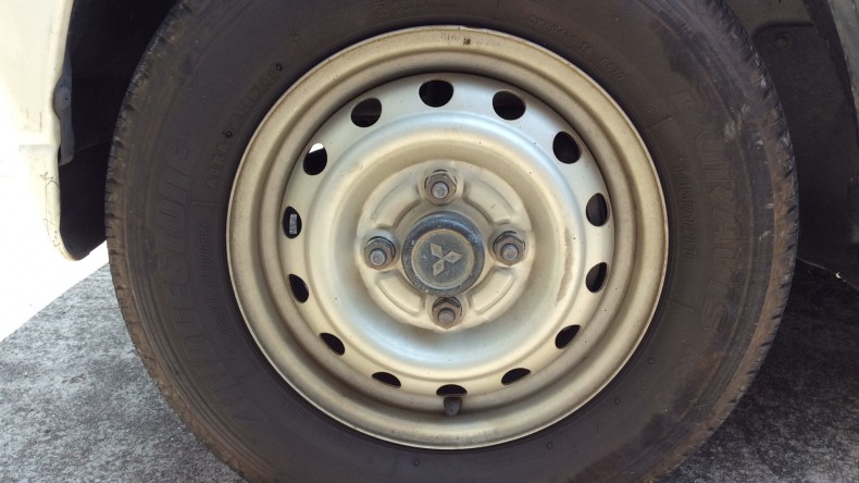 タイヤホイール前