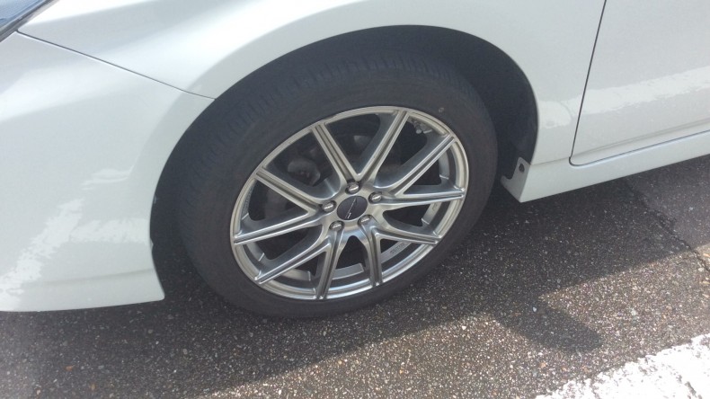 タイヤホイール前