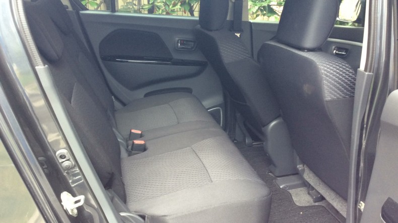 内装後方シート