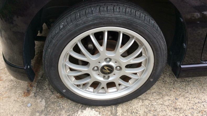 タイヤホイール前