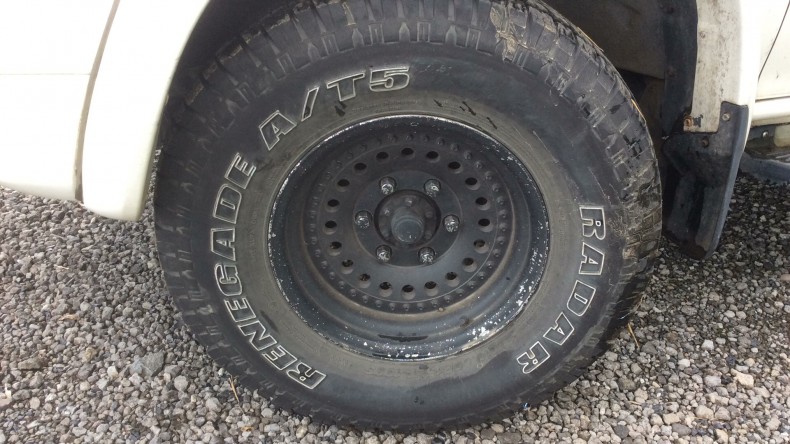 タイヤホイール前