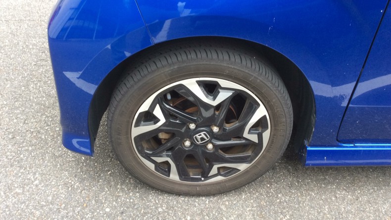 タイヤホイール前