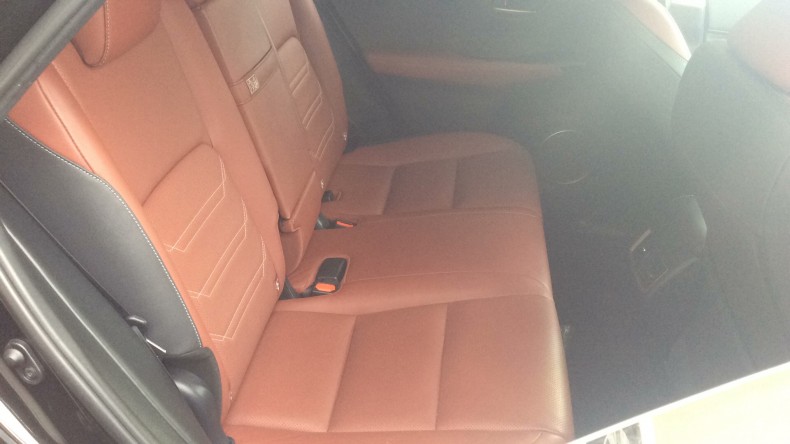 内装後方シート