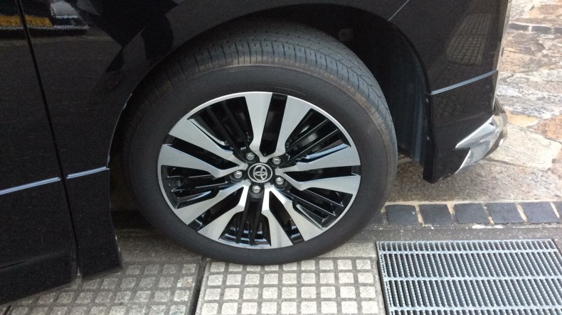 タイヤホイール前