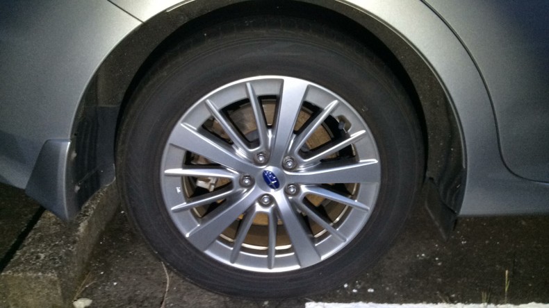 タイヤホイール前