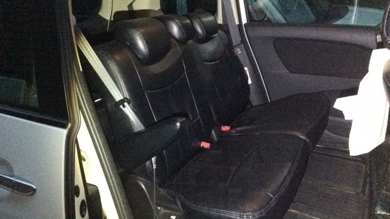 内装後方シート