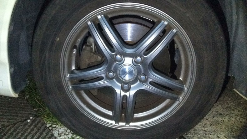 タイヤホイール前