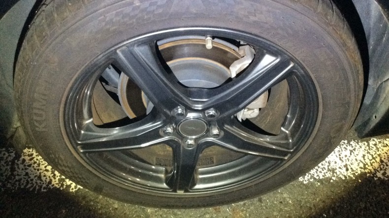 タイヤホイール前