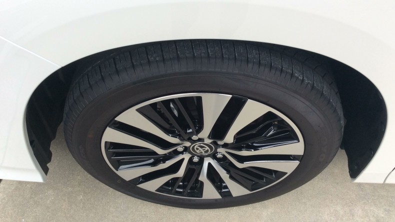 タイヤホイール前