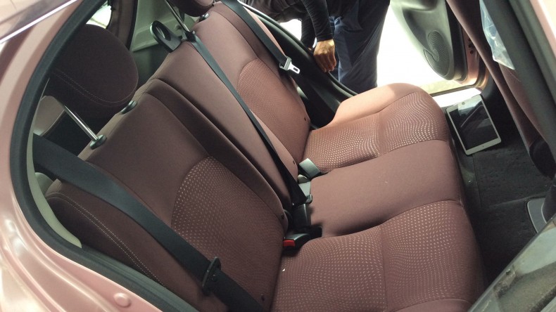 内装後方シート