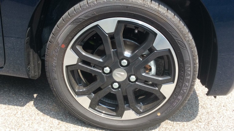 タイヤホイール前