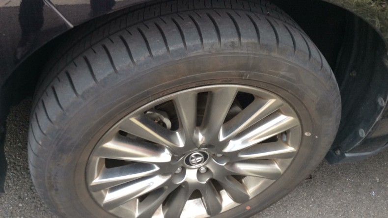 タイヤホイール前