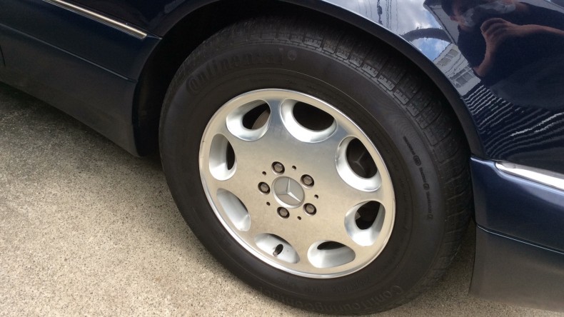 タイヤホイール前