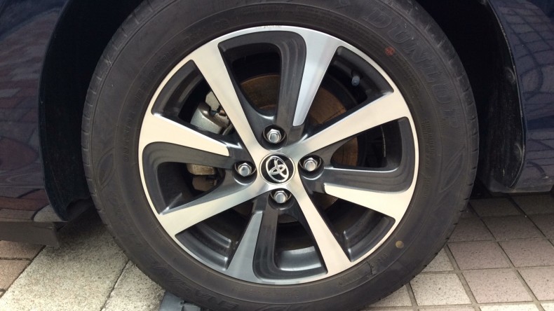 タイヤホイール前