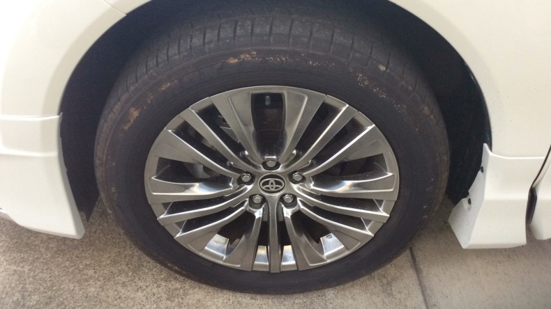 タイヤホイール前