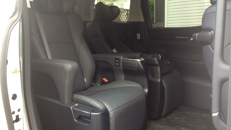 内装後方シート