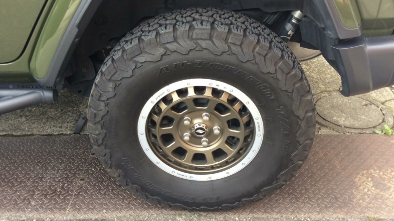 タイヤホイール前