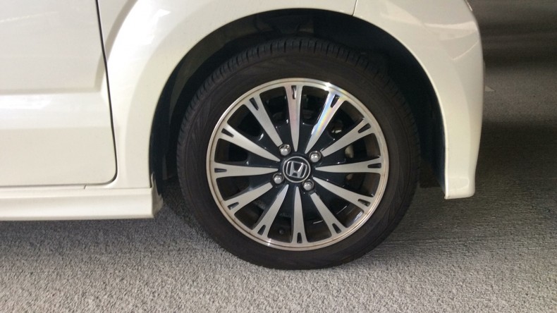 タイヤホイール前