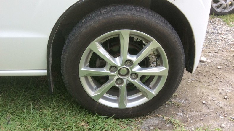 タイヤホイール前