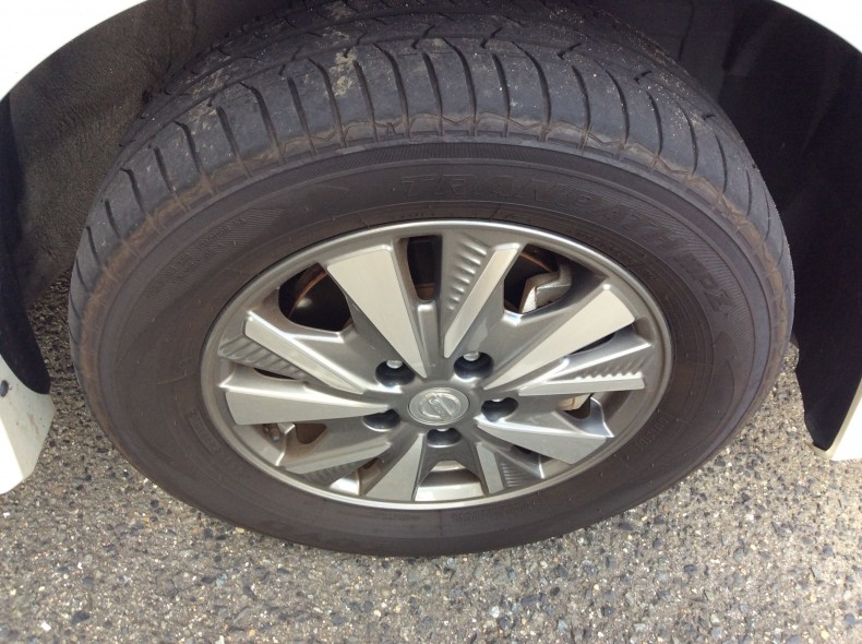 タイヤホイール前