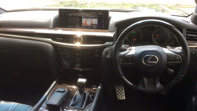 内装インパネ全体