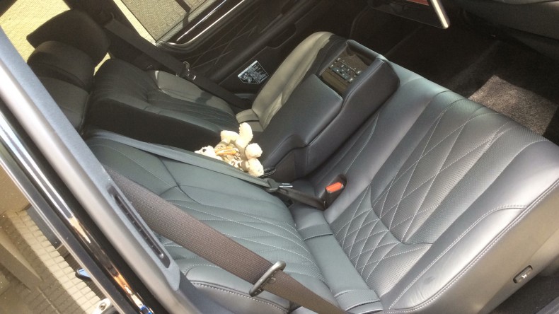 内装後方シート