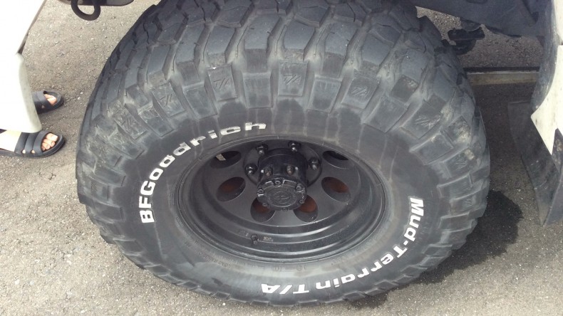 タイヤホイール前