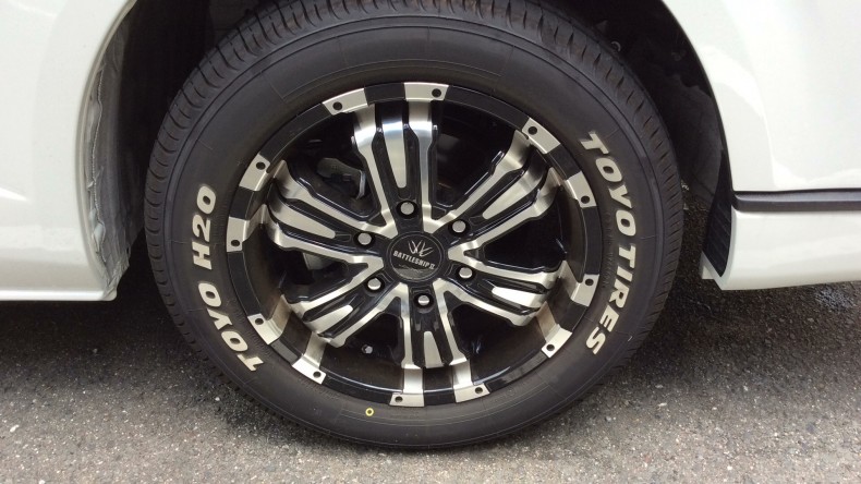 タイヤホイール前