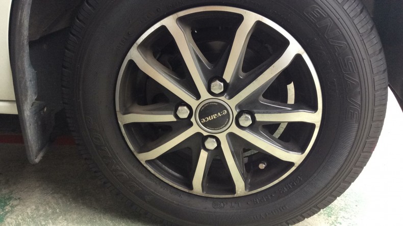 タイヤホイール前