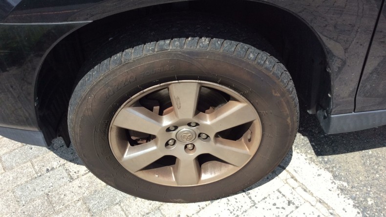 タイヤホイール前