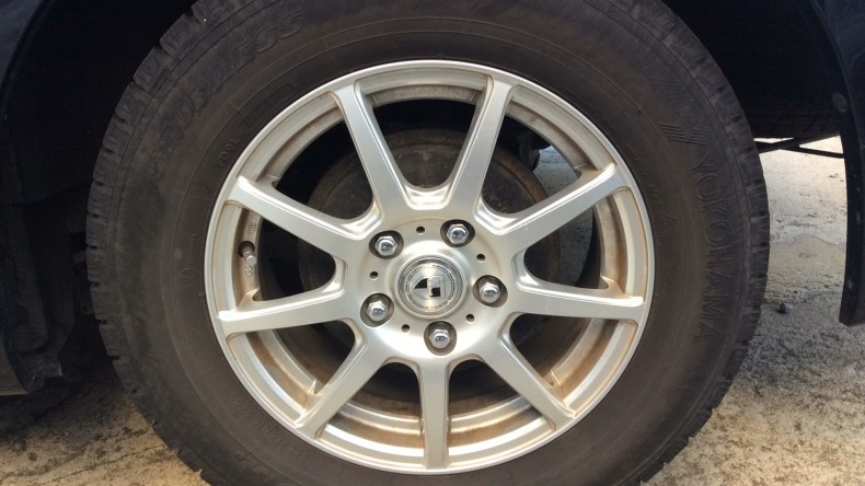 タイヤホイール前