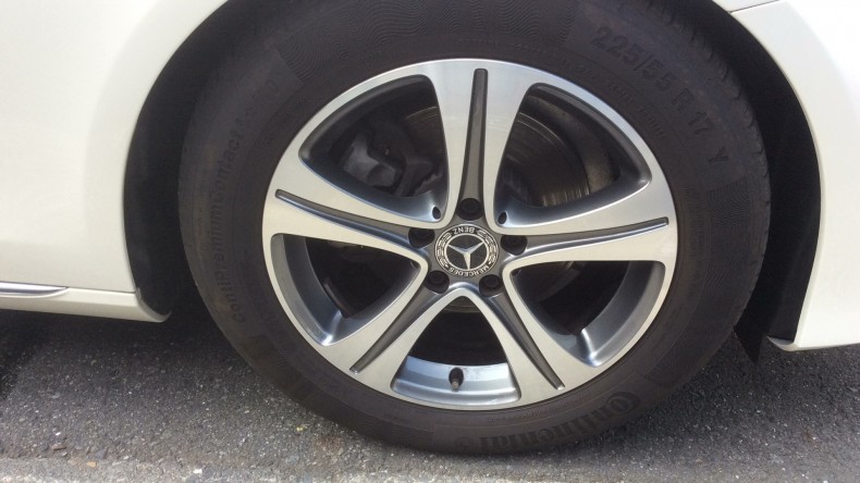 タイヤホイール前