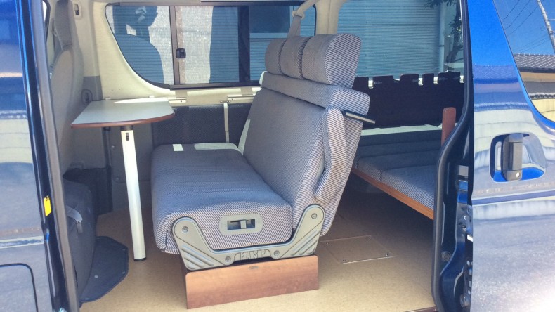 内装後方シート