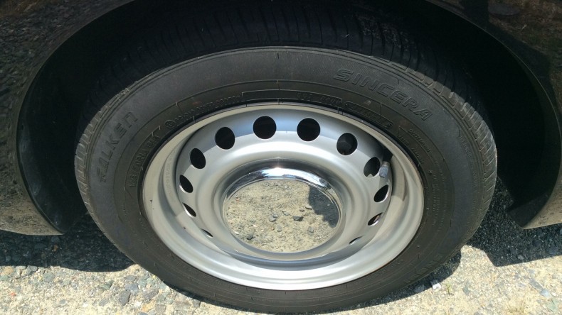 タイヤホイール前
