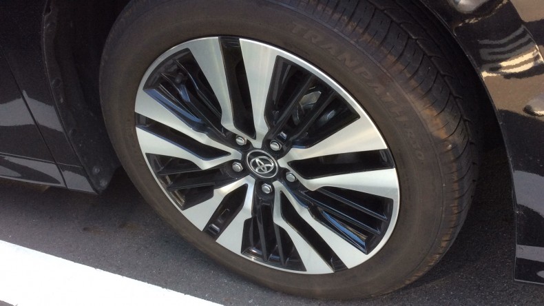 タイヤホイール前