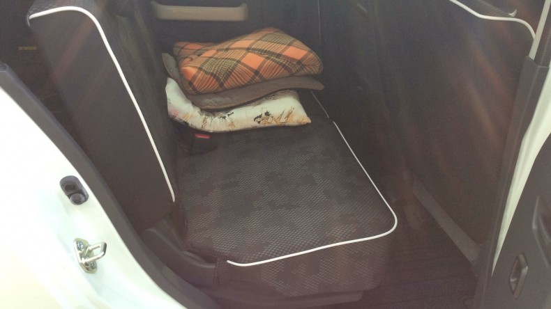 内装後方シート