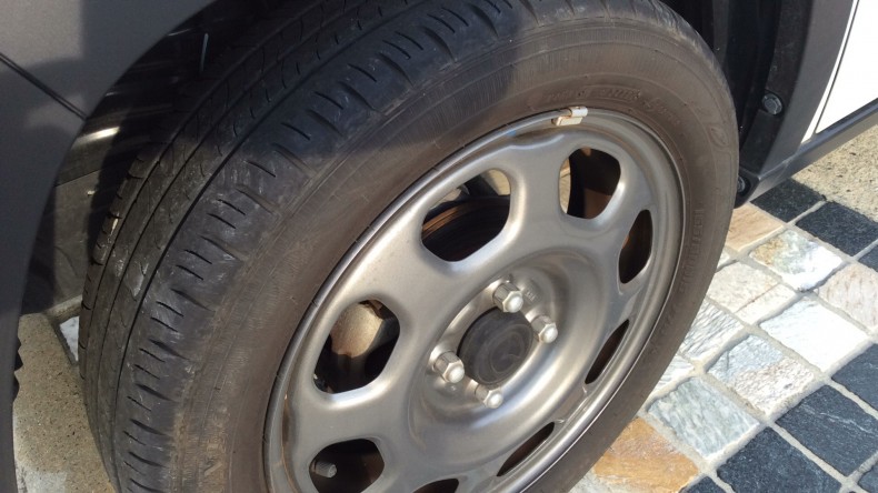 タイヤホイール前