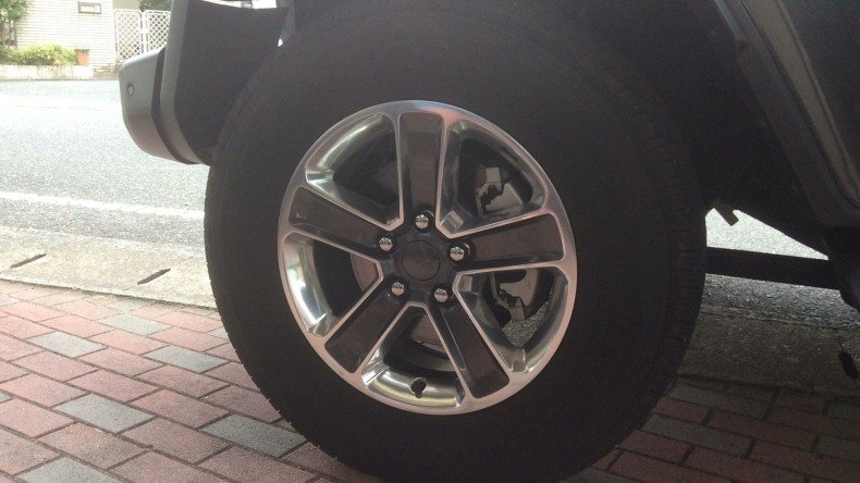 タイヤホイール前