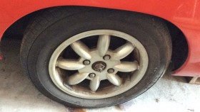 タイヤホイール前