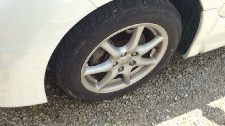 タイヤホイール前