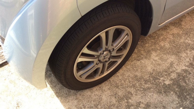 タイヤホイール前