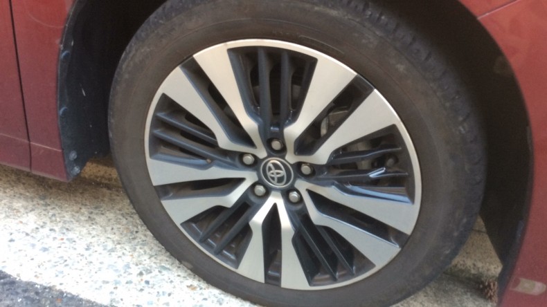 タイヤホイール前