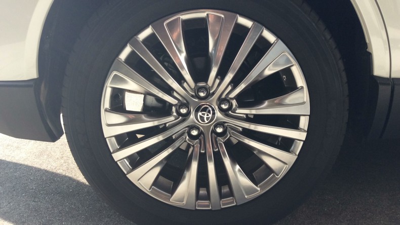 タイヤホイール前