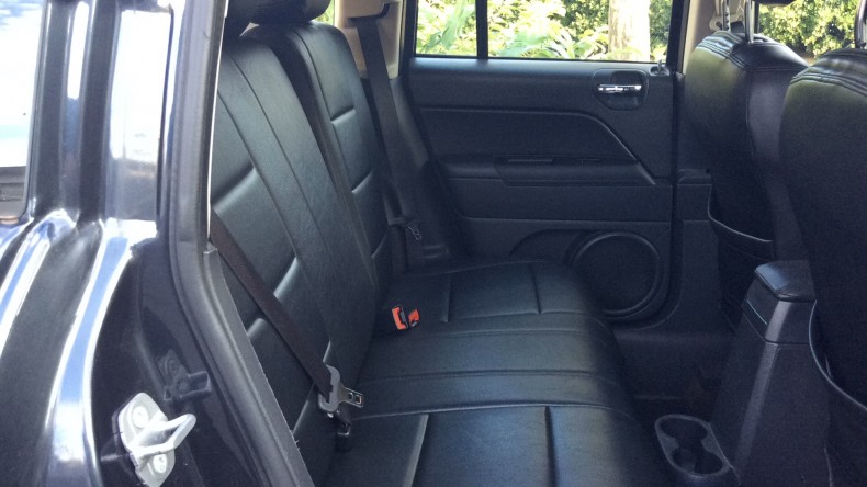 内装後方シート