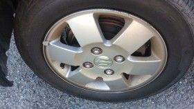 タイヤホイール前