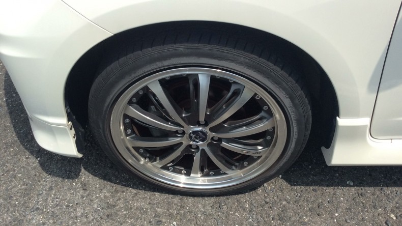 タイヤホイール前