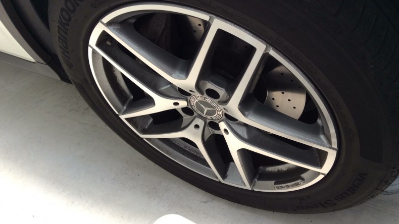 タイヤホイール前