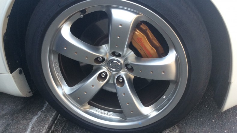 タイヤホイール前