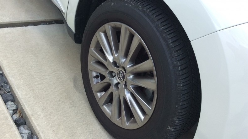 タイヤホイール前